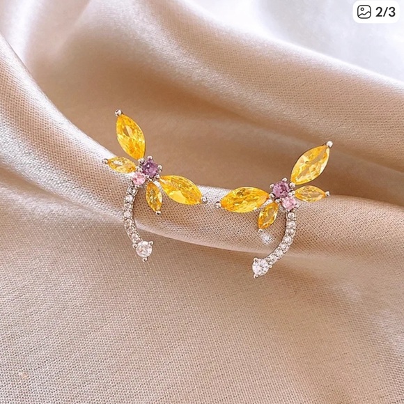 Jewelry - ☃️Dragonfly Earrings with Yellow and Silver Accents